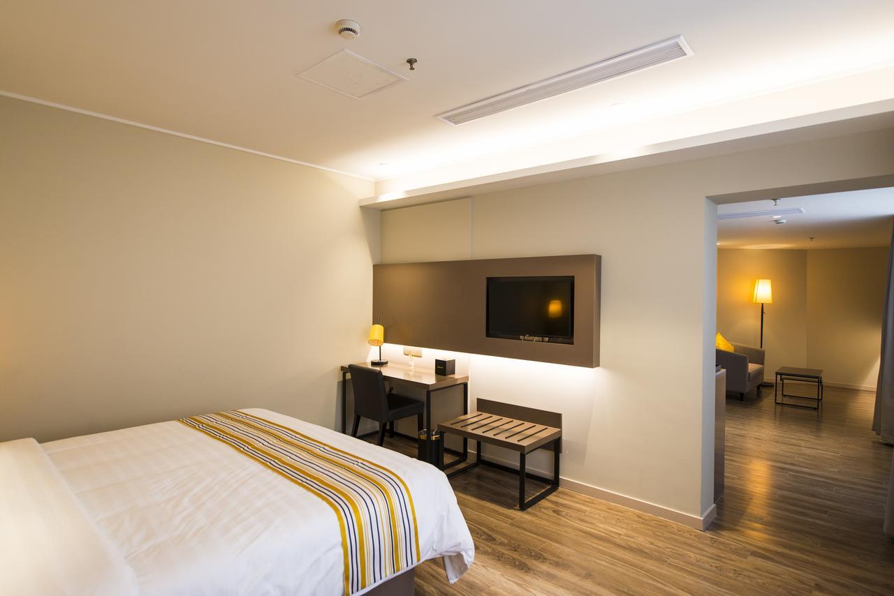 Home Inn Plus Shanghai Zhangjiang Park Exterior photo